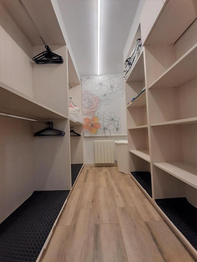 Apartamento Nuria Figueres  Ngoại thất bức ảnh