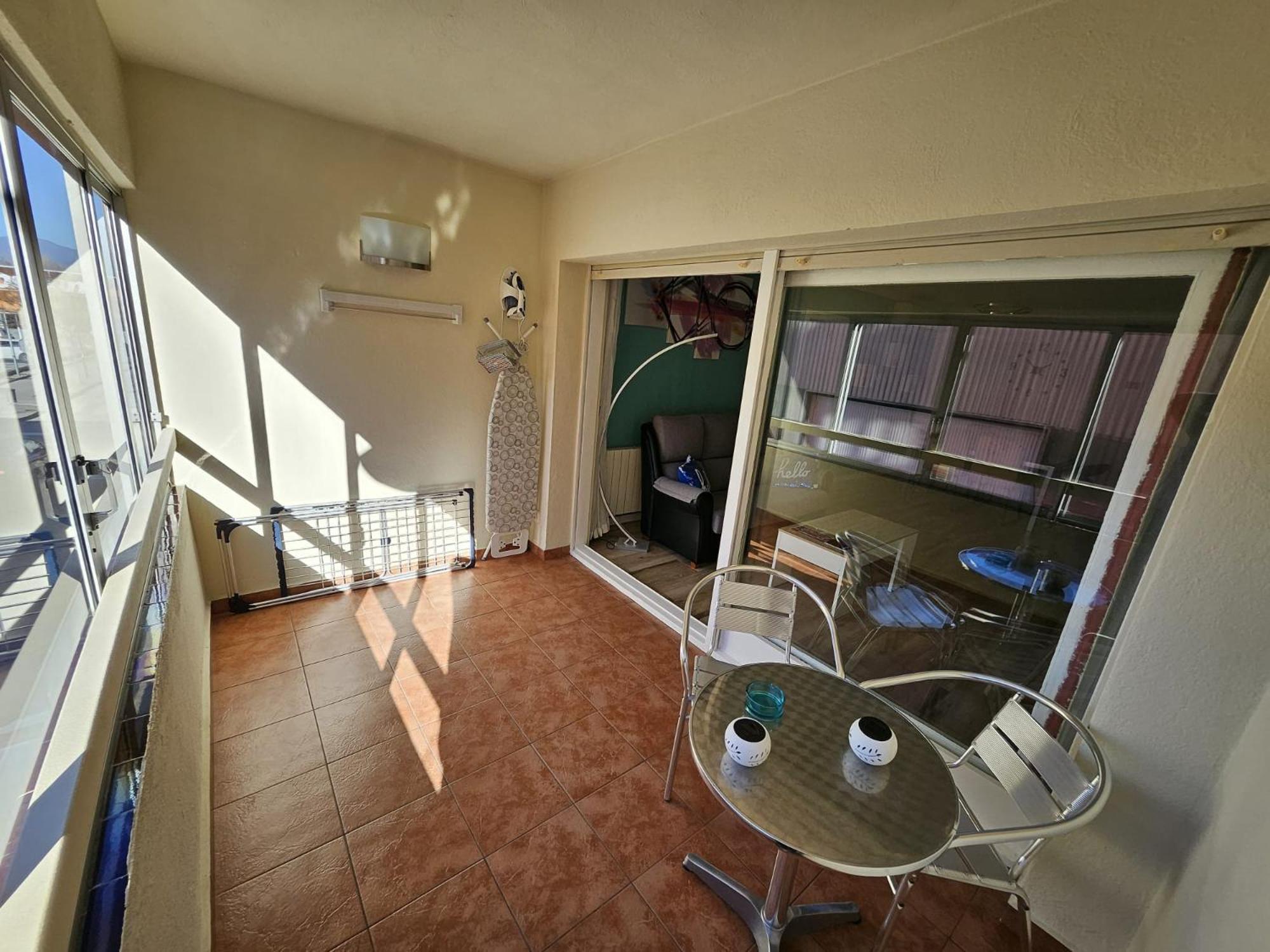 Apartamento Nuria Figueres  Ngoại thất bức ảnh