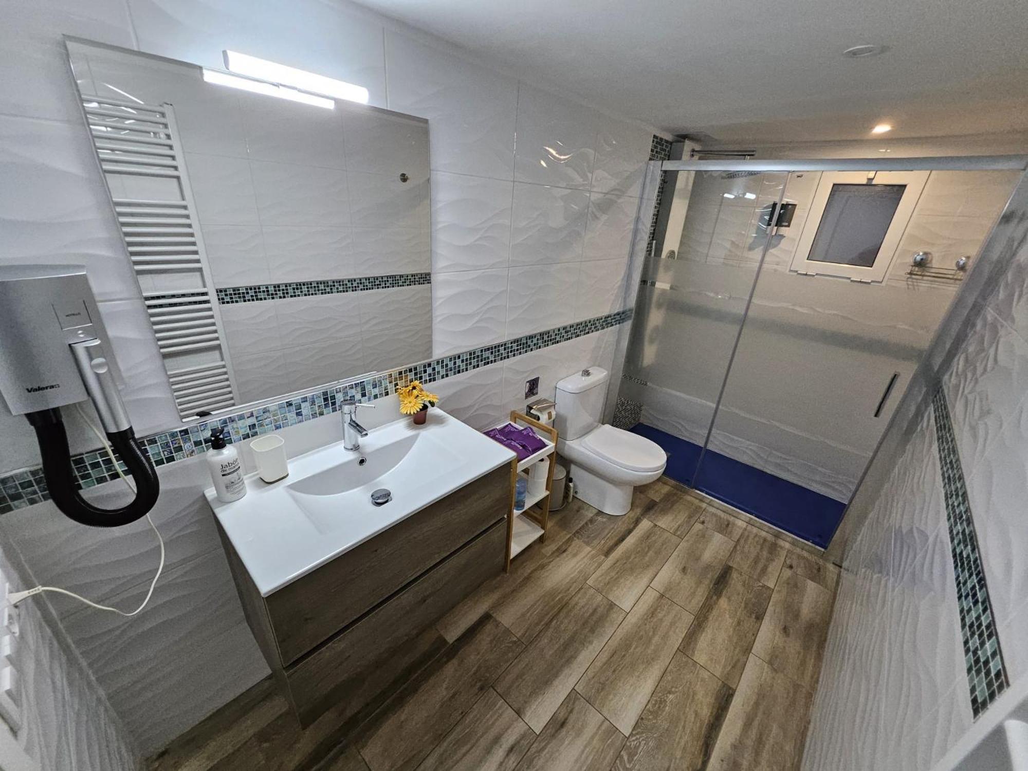 Apartamento Nuria Figueres  Ngoại thất bức ảnh