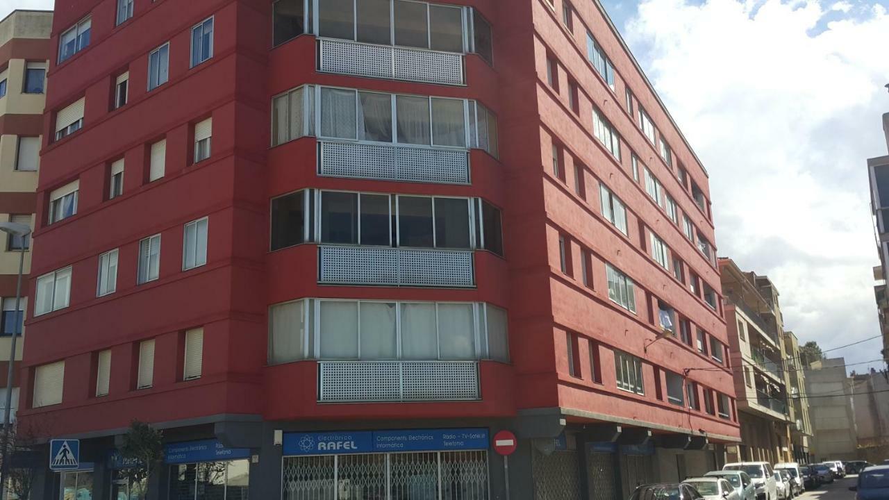 Apartamento Nuria Figueres  Ngoại thất bức ảnh